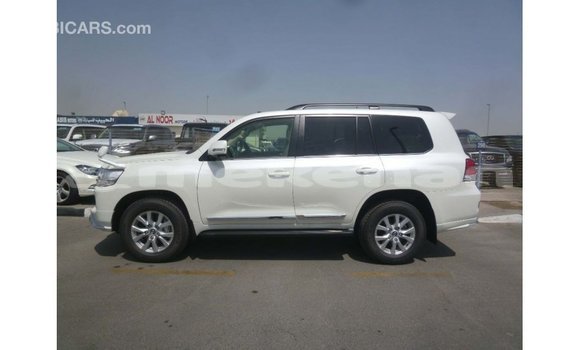 Buy Import Toyota Land Cruiser White Car in Import - Dubai in Aragatsotn Buy Import Toyota Land Cruiser White Car in Import - Dubai in Aragatsotn