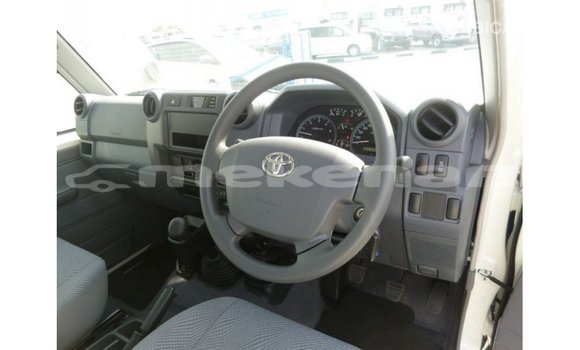 Buy Import Toyota Land Cruiser White Car in Import - Dubai in Aragatsotn Buy Import Toyota Land Cruiser White Car in Import - Dubai in Aragatsotn