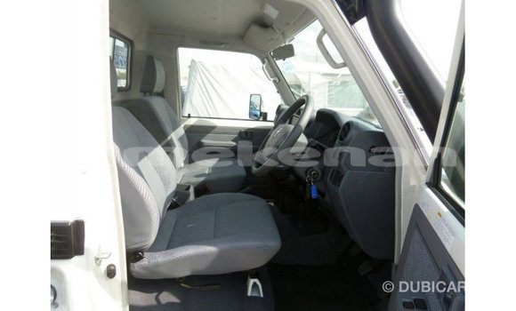 Buy Import Toyota Land Cruiser White Car in Import - Dubai in Aragatsotn Buy Import Toyota Land Cruiser White Car in Import - Dubai in Aragatsotn