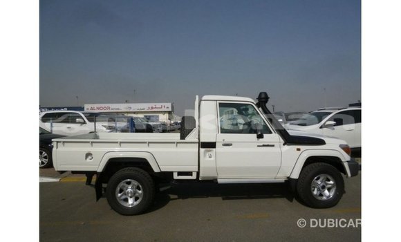 Buy Import Toyota Land Cruiser White Car in Import - Dubai in Aragatsotn Buy Import Toyota Land Cruiser White Car in Import - Dubai in Aragatsotn