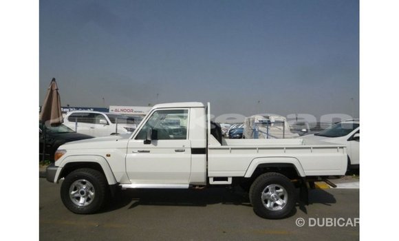 Buy Import Toyota Land Cruiser White Car in Import - Dubai in Aragatsotn Buy Import Toyota Land Cruiser White Car in Import - Dubai in Aragatsotn