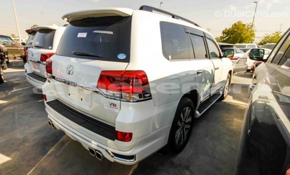 Buy Import Toyota Land Cruiser White Car in Import - Dubai in Aragatsotn Buy Import Toyota Land Cruiser White Car in Import - Dubai in Aragatsotn