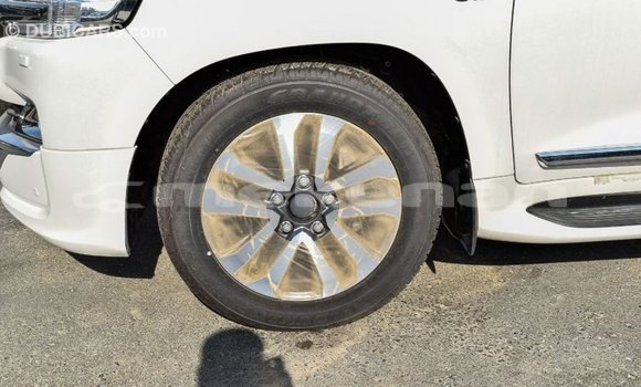 Buy Import Toyota Land Cruiser White Car in Import - Dubai in Aragatsotn Buy Import Toyota Land Cruiser White Car in Import - Dubai in Aragatsotn