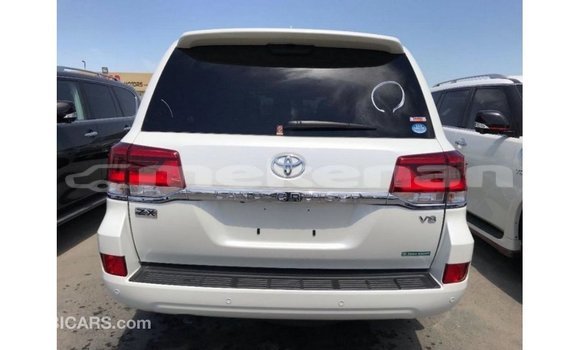 Buy Import Toyota Land Cruiser White Car in Import - Dubai in Aragatsotn Buy Import Toyota Land Cruiser White Car in Import - Dubai in Aragatsotn