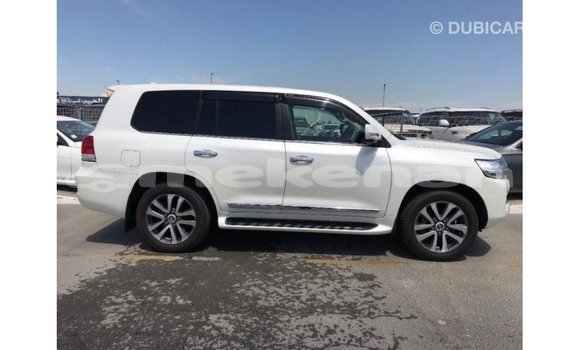 Buy Import Toyota Land Cruiser White Car in Import - Dubai in Aragatsotn Buy Import Toyota Land Cruiser White Car in Import - Dubai in Aragatsotn