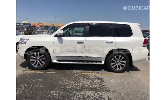Buy Import Toyota Land Cruiser White Car in Import - Dubai in Aragatsotn Buy Import Toyota Land Cruiser White Car in Import - Dubai in Aragatsotn