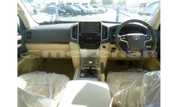 Buy Import Toyota Land Cruiser White Car in Import - Dubai in Aragatsotn Buy Import Toyota Land Cruiser White Car in Import - Dubai in Aragatsotn