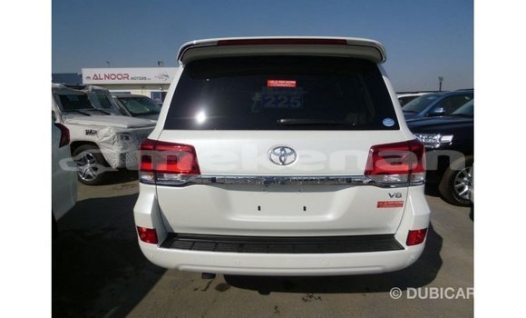 Buy Import Toyota Land Cruiser White Car in Import - Dubai in Aragatsotn Buy Import Toyota Land Cruiser White Car in Import - Dubai in Aragatsotn