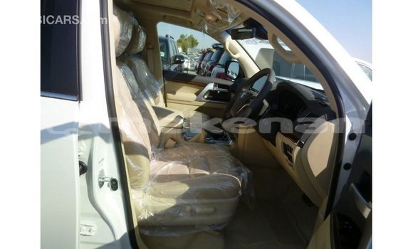 Buy Import Toyota Land Cruiser White Car in Import - Dubai in Aragatsotn Buy Import Toyota Land Cruiser White Car in Import - Dubai in Aragatsotn