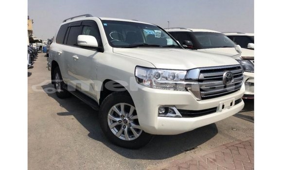 Buy Import Toyota Land Cruiser White Car in Import - Dubai in Aragatsotn Buy Import Toyota Land Cruiser White Car in Import - Dubai in Aragatsotn