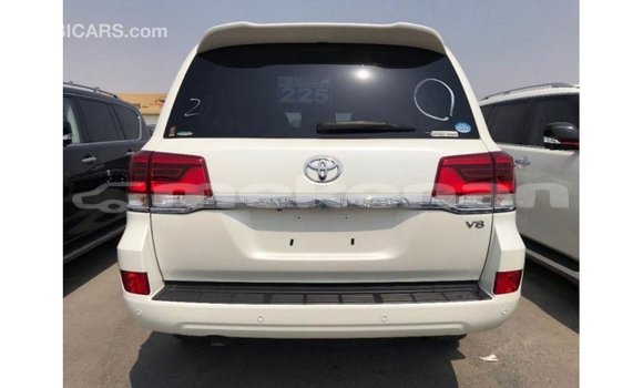 Buy Import Toyota Land Cruiser White Car in Import - Dubai in Aragatsotn Buy Import Toyota Land Cruiser White Car in Import - Dubai in Aragatsotn