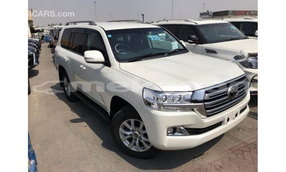 Buy Import Toyota Land Cruiser White Car in Import - Dubai in Aragatsotn Buy Import Toyota Land Cruiser White Car in Import - Dubai in Aragatsotn