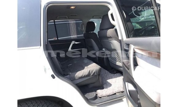 Buy Import Toyota Land Cruiser White Car in Import - Dubai in Aragatsotn Buy Import Toyota Land Cruiser White Car in Import - Dubai in Aragatsotn