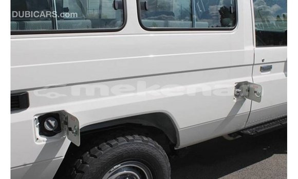 Buy Import Toyota Land Cruiser White Car in Import - Dubai in Aragatsotn Buy Import Toyota Land Cruiser White Car in Import - Dubai in Aragatsotn