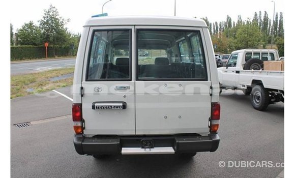 Buy Import Toyota Land Cruiser White Car in Import - Dubai in Aragatsotn Buy Import Toyota Land Cruiser White Car in Import - Dubai in Aragatsotn