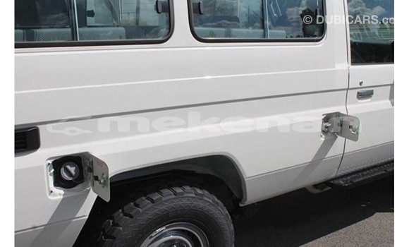 Buy Import Toyota Land Cruiser White Car in Import - Dubai in Aragatsotn Buy Import Toyota Land Cruiser White Car in Import - Dubai in Aragatsotn