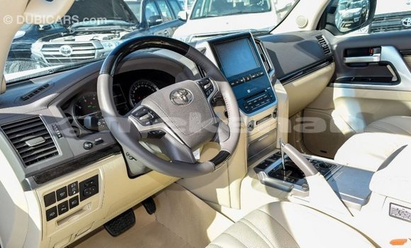 Buy Import Toyota Land Cruiser White Car in Import - Dubai in Aragatsotn Buy Import Toyota Land Cruiser White Car in Import - Dubai in Aragatsotn