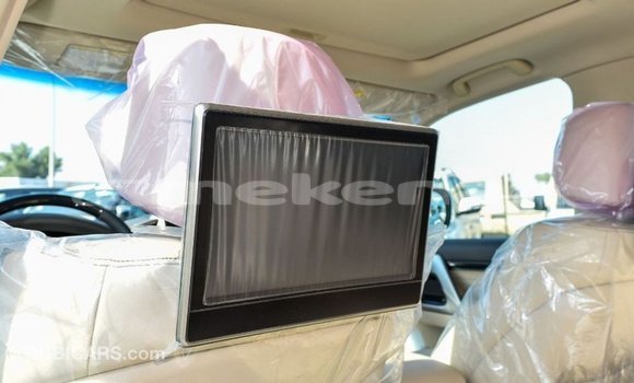 Buy Import Toyota Land Cruiser White Car in Import - Dubai in Aragatsotn Buy Import Toyota Land Cruiser White Car in Import - Dubai in Aragatsotn