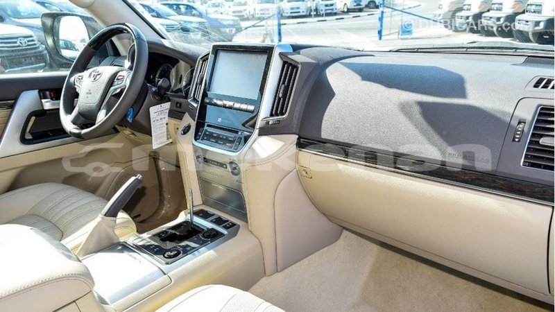 Big with watermark toyota land cruiser aragatsotn import dubai 2722