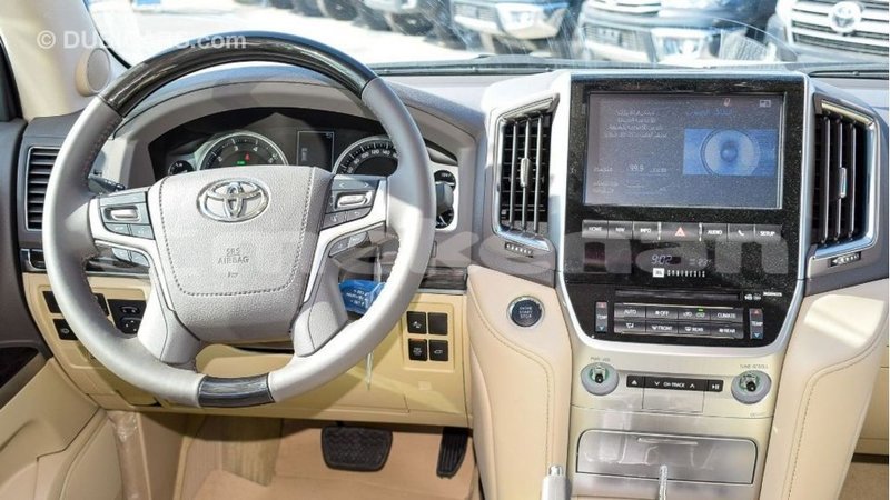 Big with watermark toyota land cruiser aragatsotn import dubai 2722