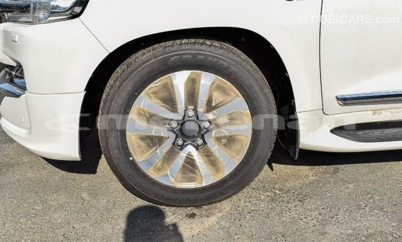 Buy Import Toyota Land Cruiser White Car in Import - Dubai in Aragatsotn Buy Import Toyota Land Cruiser White Car in Import - Dubai in Aragatsotn