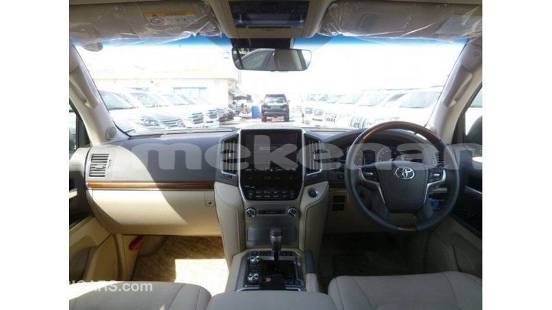 Big with watermark toyota land cruiser aragatsotn import dubai 2729
