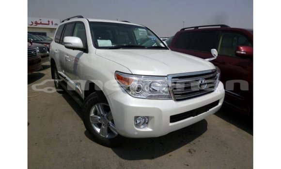 Buy Import Toyota Land Cruiser White Car in Import - Dubai in Aragatsotn Buy Import Toyota Land Cruiser White Car in Import - Dubai in Aragatsotn