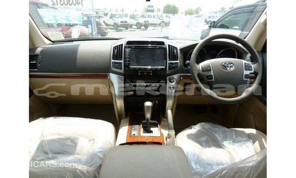 Buy Import Toyota Land Cruiser White Car in Import - Dubai in Aragatsotn Buy Import Toyota Land Cruiser White Car in Import - Dubai in Aragatsotn