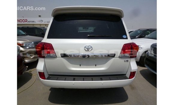 Buy Import Toyota Land Cruiser White Car in Import - Dubai in Aragatsotn Buy Import Toyota Land Cruiser White Car in Import - Dubai in Aragatsotn