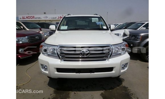 Buy Import Toyota Land Cruiser White Car in Import - Dubai in Aragatsotn Buy Import Toyota Land Cruiser White Car in Import - Dubai in Aragatsotn