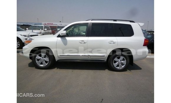 Buy Import Toyota Land Cruiser White Car in Import - Dubai in Aragatsotn Buy Import Toyota Land Cruiser White Car in Import - Dubai in Aragatsotn