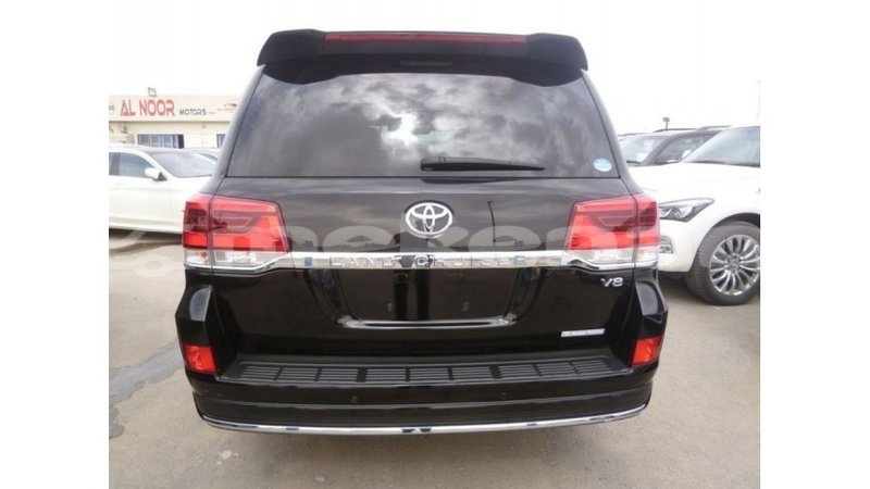 Big with watermark toyota land cruiser aragatsotn import dubai 2734