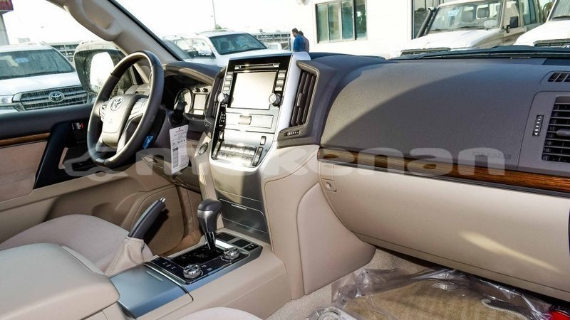 Big with watermark toyota land cruiser aragatsotn import dubai 2741