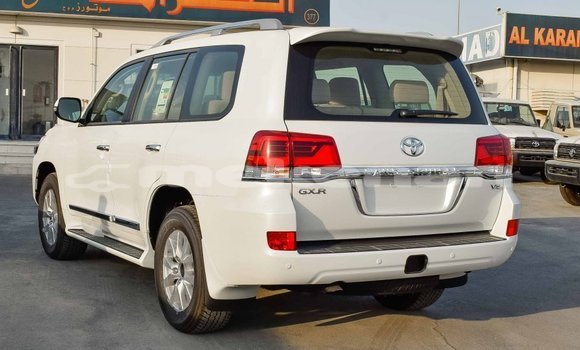 Buy Import Toyota Land Cruiser White Car in Import - Dubai in Aragatsotn Buy Import Toyota Land Cruiser White Car in Import - Dubai in Aragatsotn