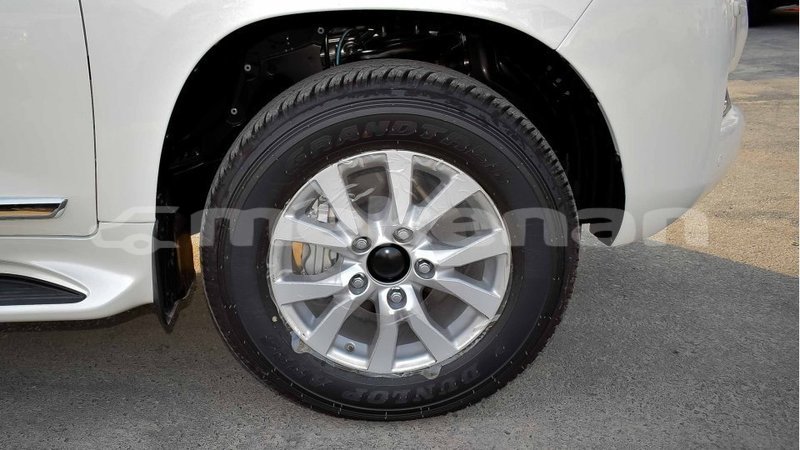 Big with watermark toyota land cruiser aragatsotn import dubai 2741