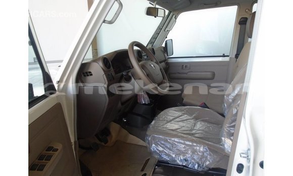 Buy Import Toyota Land Cruiser White Car in Import - Dubai in Aragatsotn Buy Import Toyota Land Cruiser White Car in Import - Dubai in Aragatsotn
