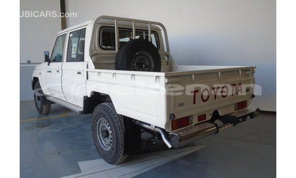 Buy Import Toyota Land Cruiser White Car in Import - Dubai in Aragatsotn Buy Import Toyota Land Cruiser White Car in Import - Dubai in Aragatsotn