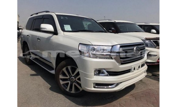 Buy Import Toyota Land Cruiser White Car in Import - Dubai in Aragatsotn Buy Import Toyota Land Cruiser White Car in Import - Dubai in Aragatsotn