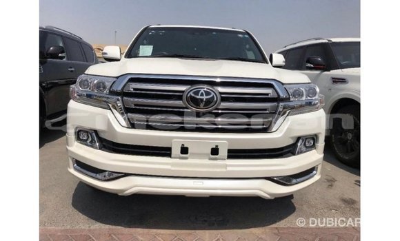 Buy Import Toyota Land Cruiser White Car in Import - Dubai in Aragatsotn Buy Import Toyota Land Cruiser White Car in Import - Dubai in Aragatsotn