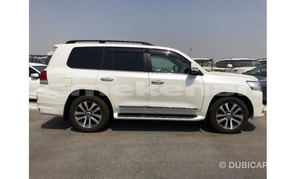 Buy Import Toyota Land Cruiser White Car in Import - Dubai in Aragatsotn Buy Import Toyota Land Cruiser White Car in Import - Dubai in Aragatsotn