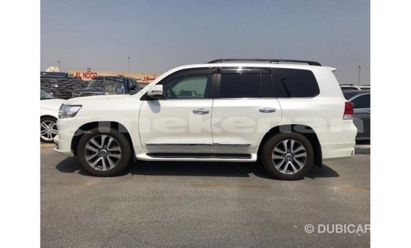 Buy Import Toyota Land Cruiser White Car in Import - Dubai in Aragatsotn Buy Import Toyota Land Cruiser White Car in Import - Dubai in Aragatsotn