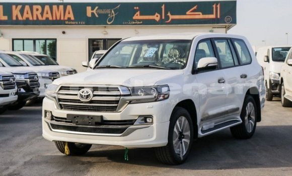 Buy Import Toyota Land Cruiser White Car in Import - Dubai in Aragatsotn Buy Import Toyota Land Cruiser White Car in Import - Dubai in Aragatsotn