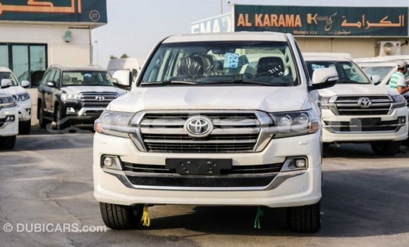 Buy Import Toyota Land Cruiser White Car in Import - Dubai in Aragatsotn Buy Import Toyota Land Cruiser White Car in Import - Dubai in Aragatsotn