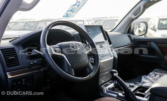 Buy Import Toyota Land Cruiser White Car in Import - Dubai in Aragatsotn Buy Import Toyota Land Cruiser White Car in Import - Dubai in Aragatsotn