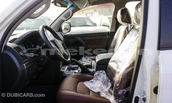 Buy Import Toyota Land Cruiser White Car in Import - Dubai in Aragatsotn Buy Import Toyota Land Cruiser White Car in Import - Dubai in Aragatsotn