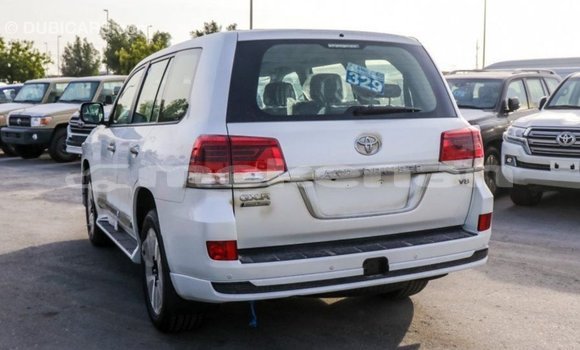 Buy Import Toyota Land Cruiser White Car in Import - Dubai in Aragatsotn Buy Import Toyota Land Cruiser White Car in Import - Dubai in Aragatsotn