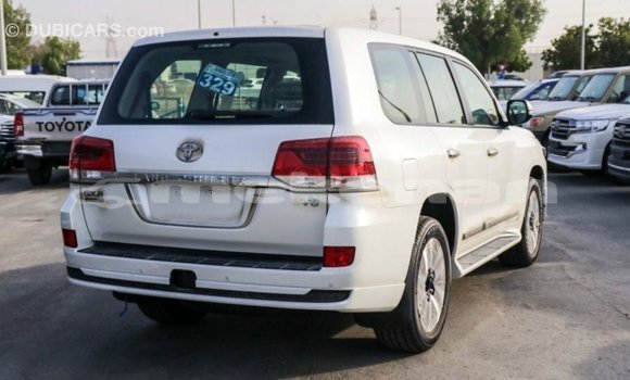 Buy Import Toyota Land Cruiser White Car in Import - Dubai in Aragatsotn Buy Import Toyota Land Cruiser White Car in Import - Dubai in Aragatsotn