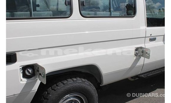 Buy Import Toyota Land Cruiser White Car in Import - Dubai in Aragatsotn Buy Import Toyota Land Cruiser White Car in Import - Dubai in Aragatsotn