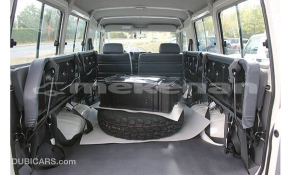 Buy Import Toyota Land Cruiser White Car in Import - Dubai in Aragatsotn Buy Import Toyota Land Cruiser White Car in Import - Dubai in Aragatsotn