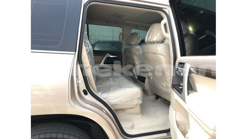 Big with watermark toyota land cruiser aragatsotn import dubai 2803
